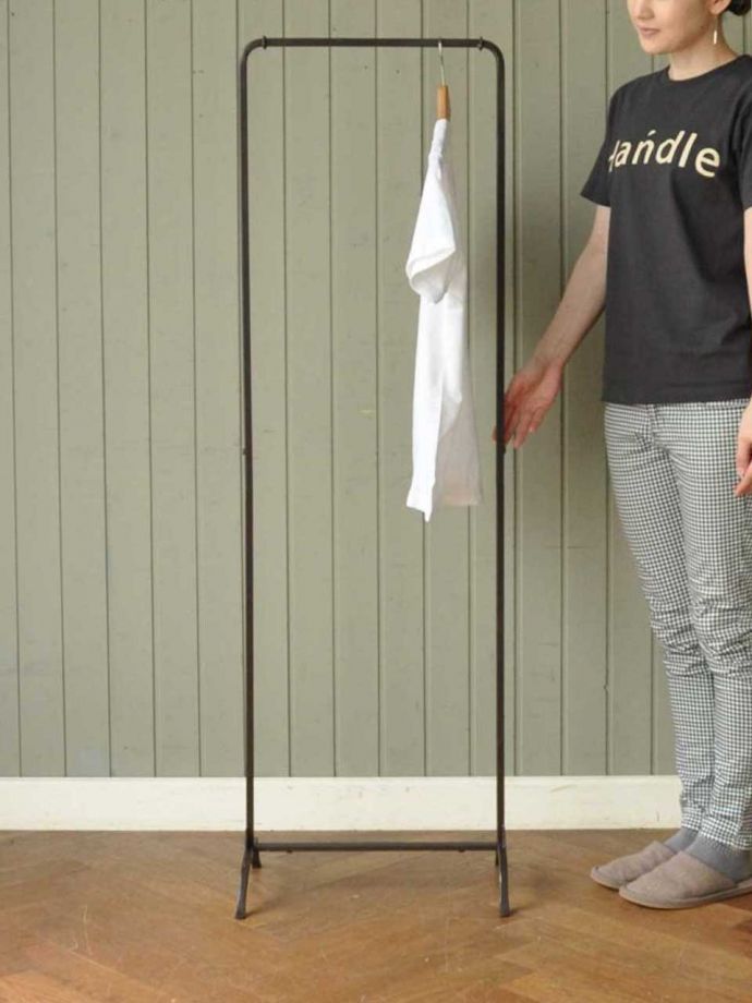 アンティーク風のアイアンのコートハンガー