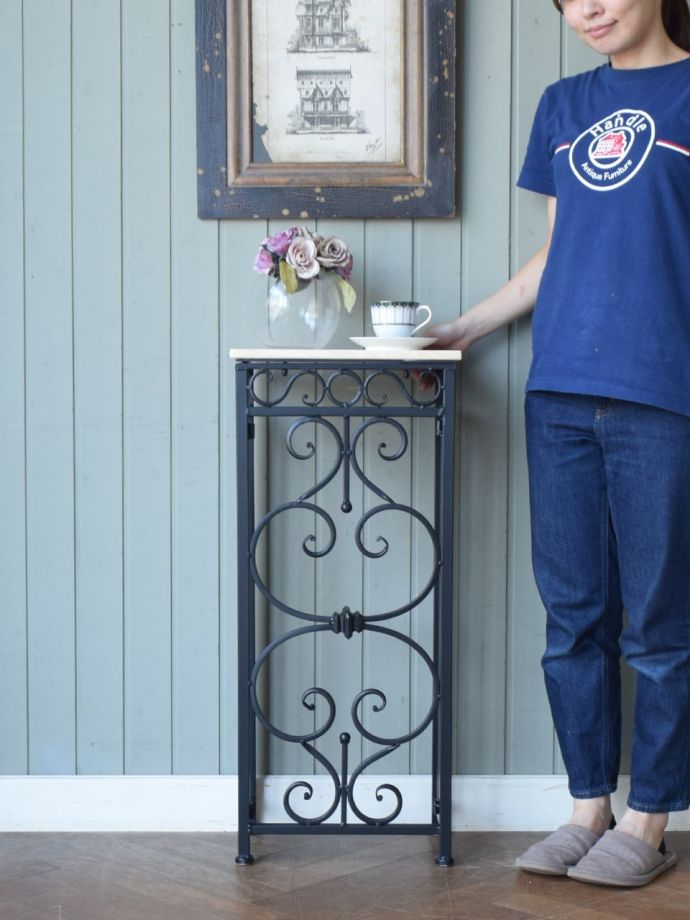 アンティーク風のコンソールテーブル