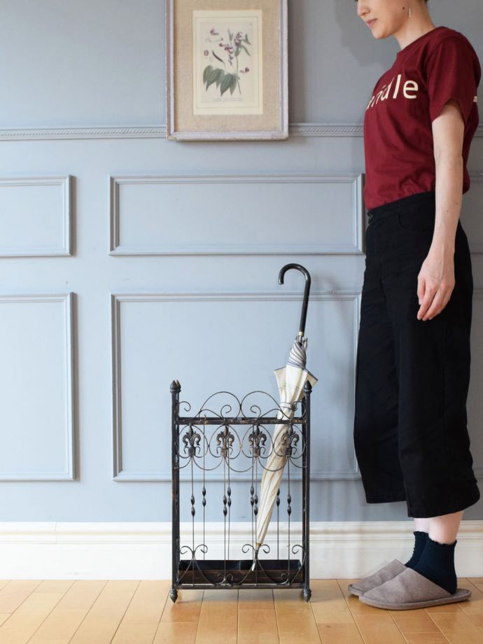 アンティーク風のおしゃれな傘立て