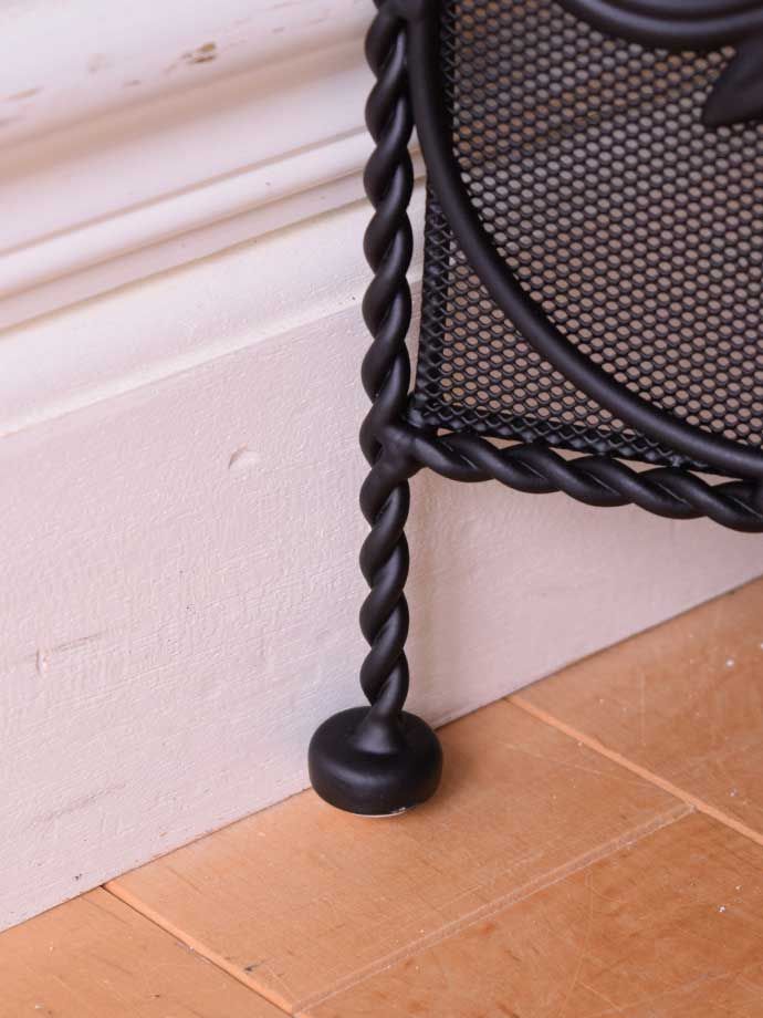 ファイヤースクリーンの足