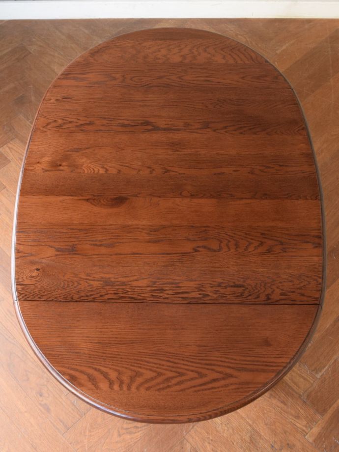 天板を広げた折り畳みテーブル