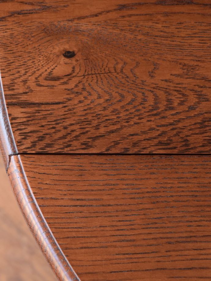 アンティーク風テーブルの木目