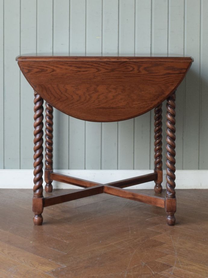 閉じたときの伸長式テーブル