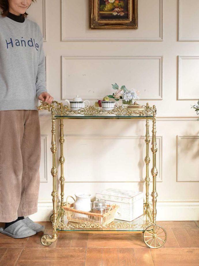 イタリア生まれのワゴンテーブル