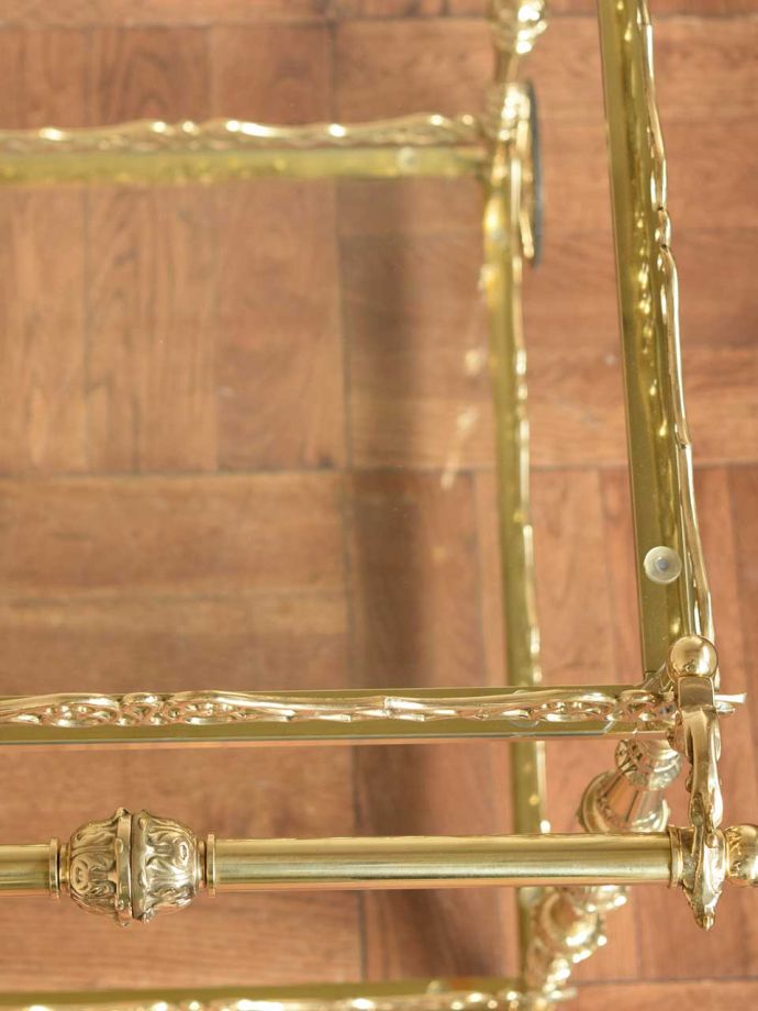 ワゴンに近づいてみると…