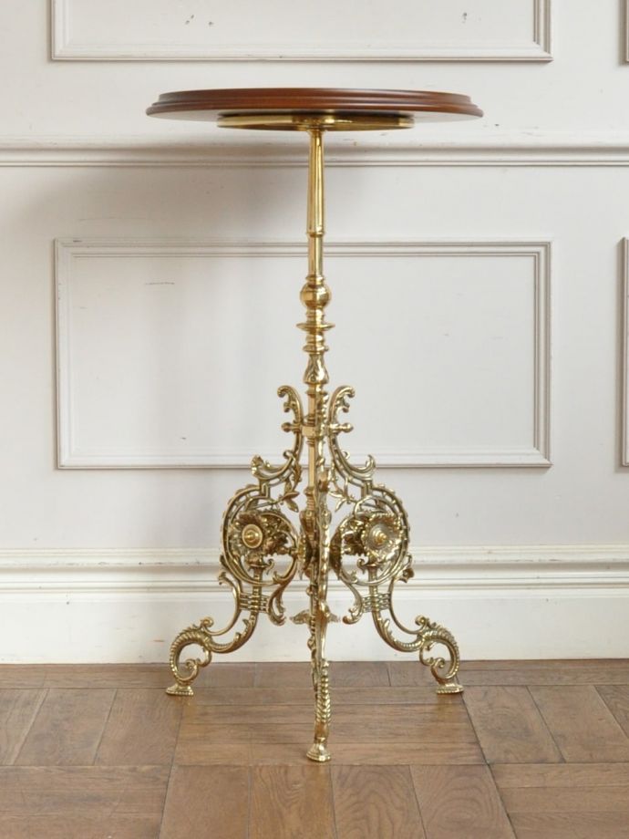 どこから見てもキレイなサイドテーブル