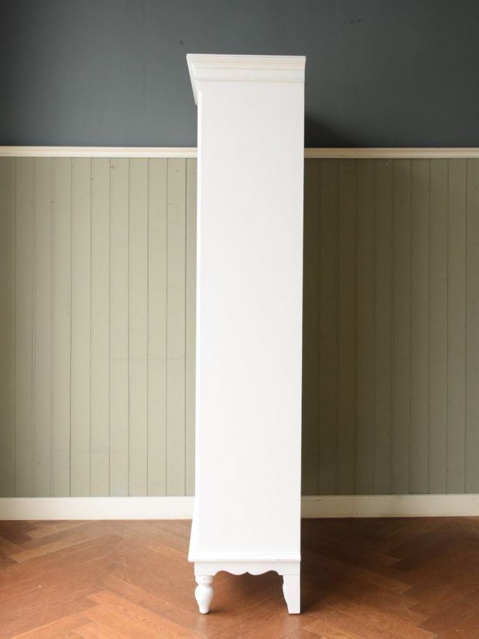 オープンキャビネットの横