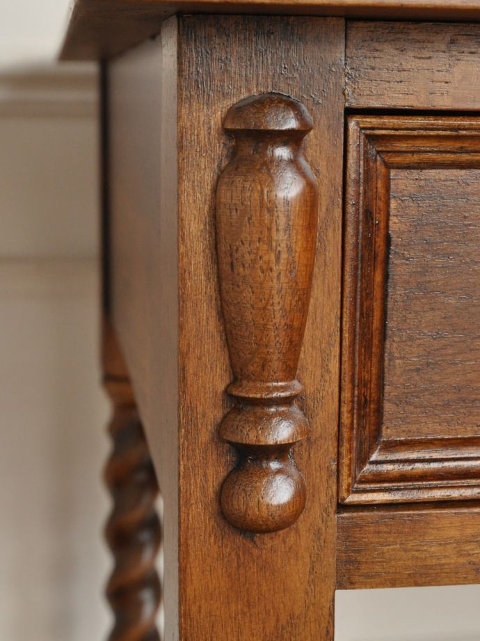 アンティーク風家具の装飾