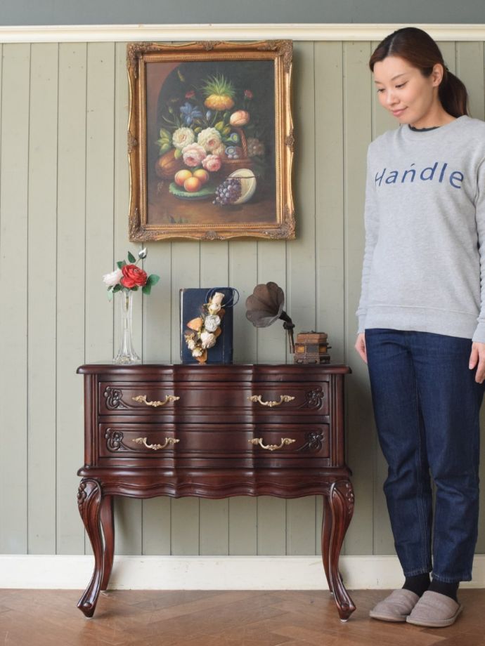 アンティーク風のチェスト