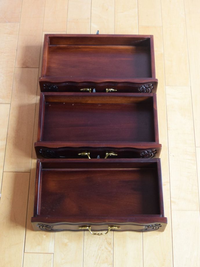 アンティーク風サイドチェストの引き出し