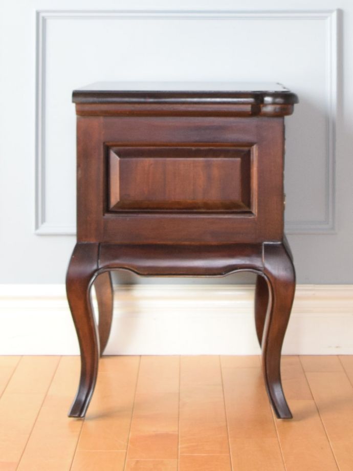 サイドチェストの側面