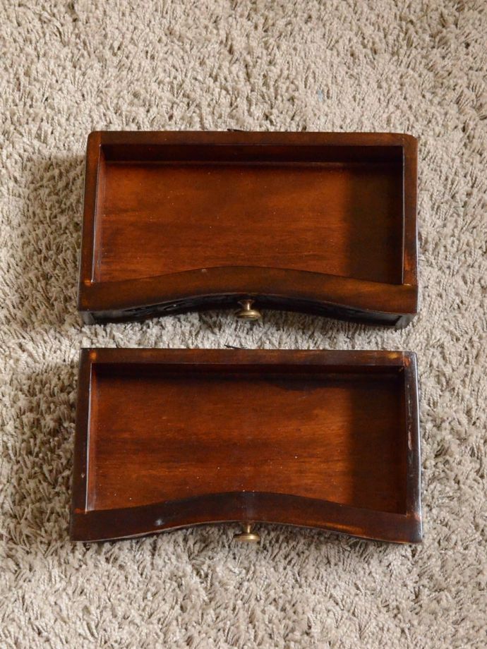 アンティーク風サイドチェストの引き出し