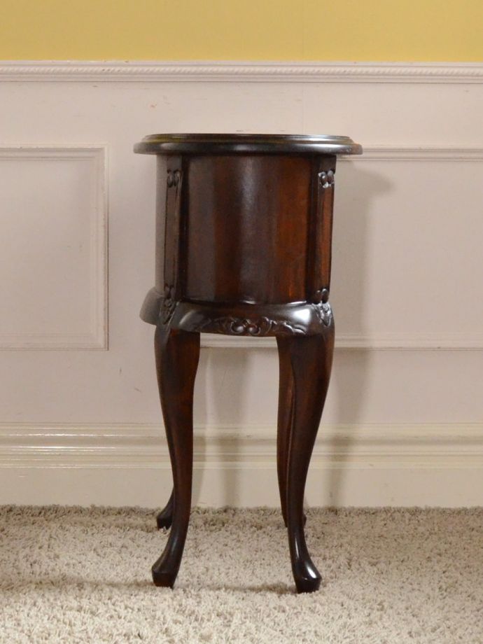 サイドチェストの側面