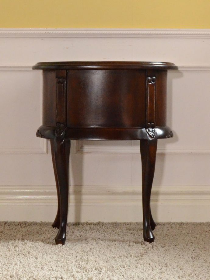 サイドチェストの後ろ姿