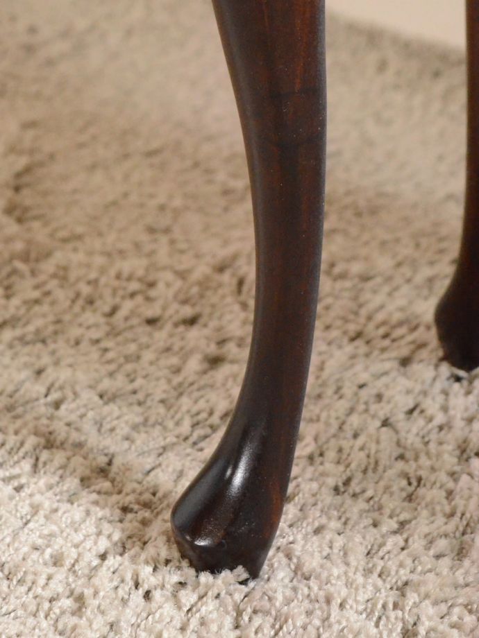 サイドチェストの脚