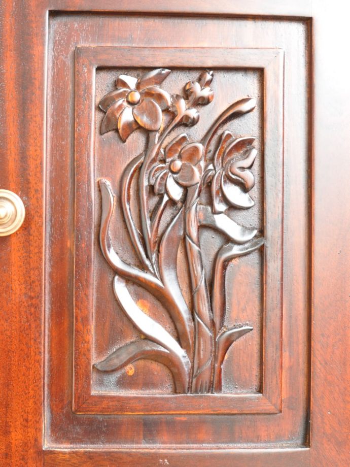 キャビネットの装飾