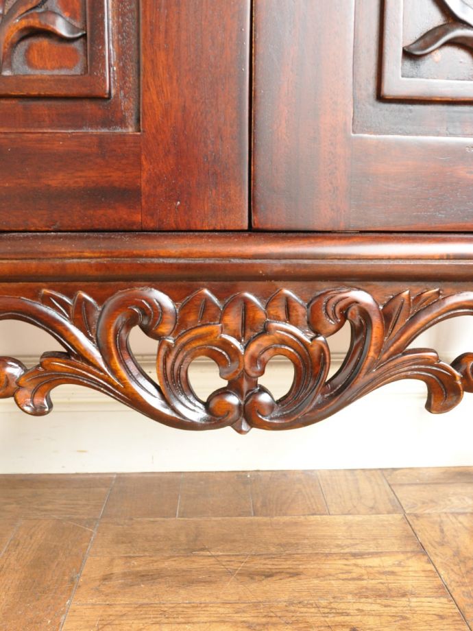 アンティーク調家具の装飾