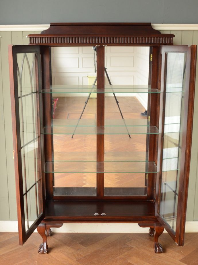 たっぷり収納できるキャビネット