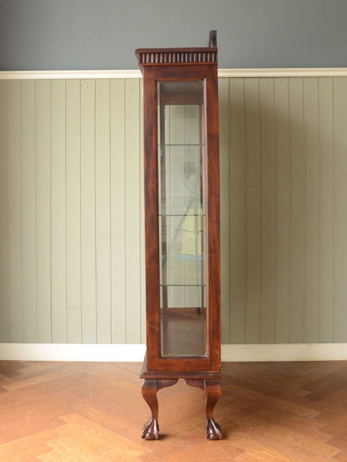 キャビネットの側面