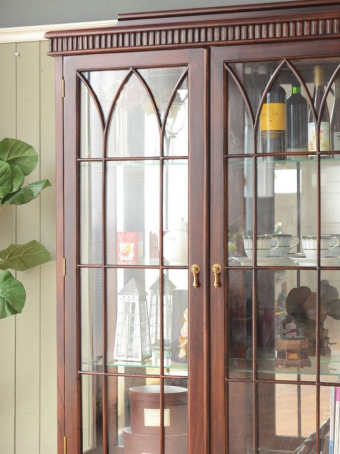 アンティーク風のキャビネット