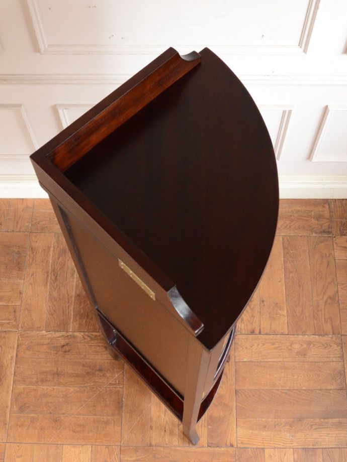 キャビネットの天板