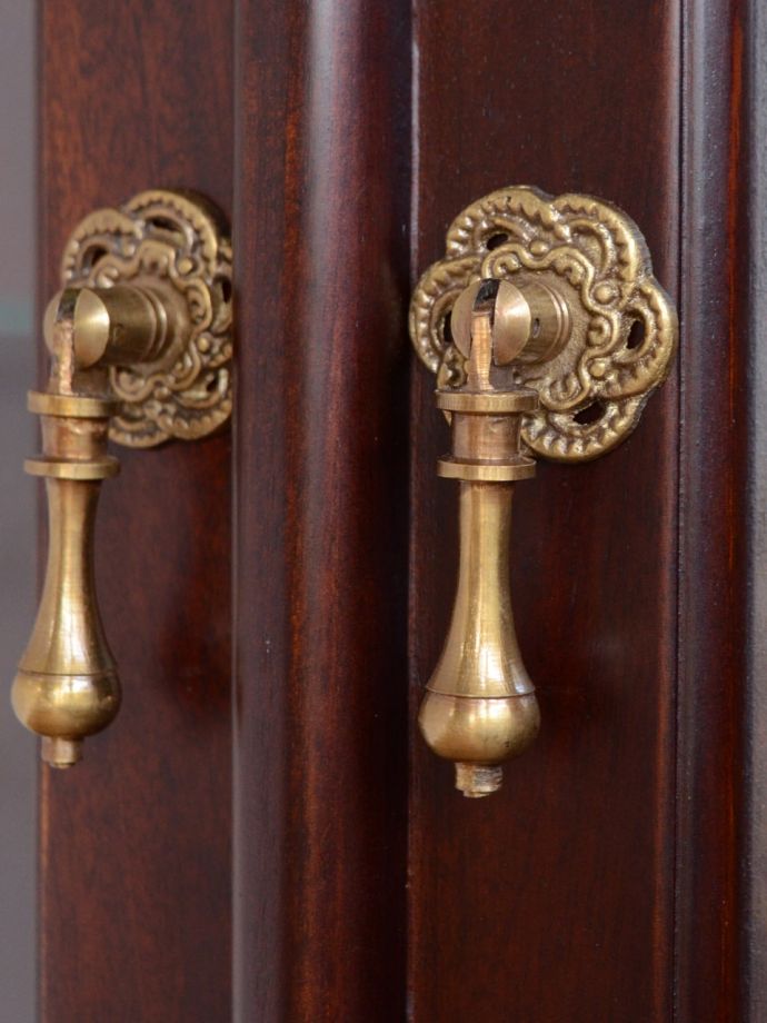 アンティーク調家具の取っ手