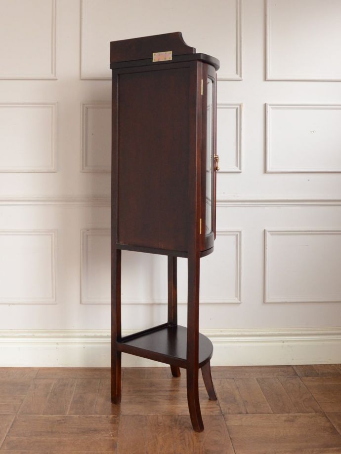 キャビネットの側面