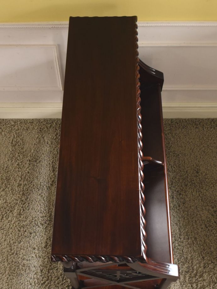 マガジンシェルフの天板