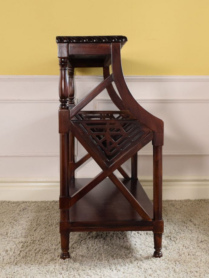 シェルフの側面