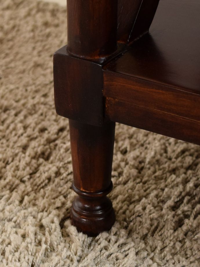 アンティーク風家具の脚