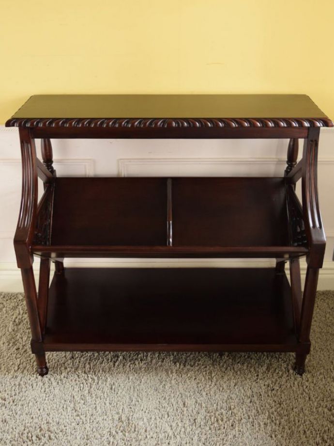 たっぷり収納できるシェルフ