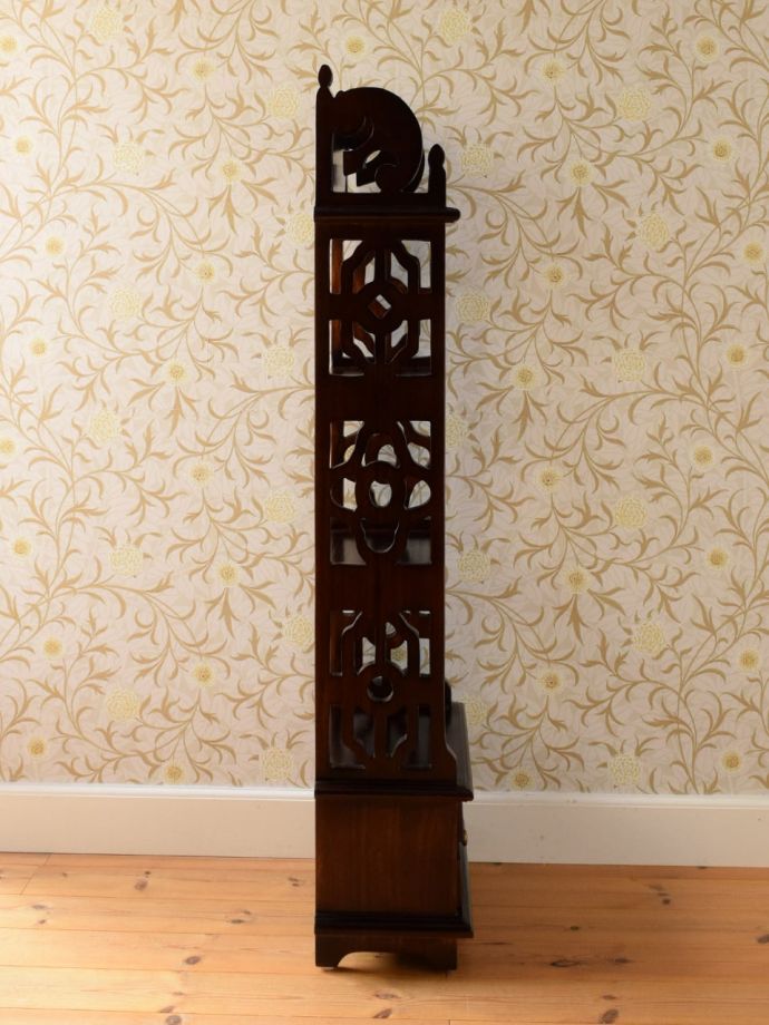 オープンシェルフの側面