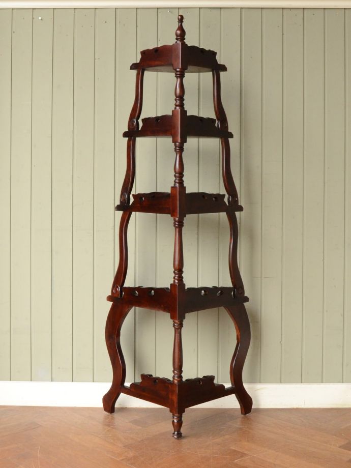 キャビネットの後ろ