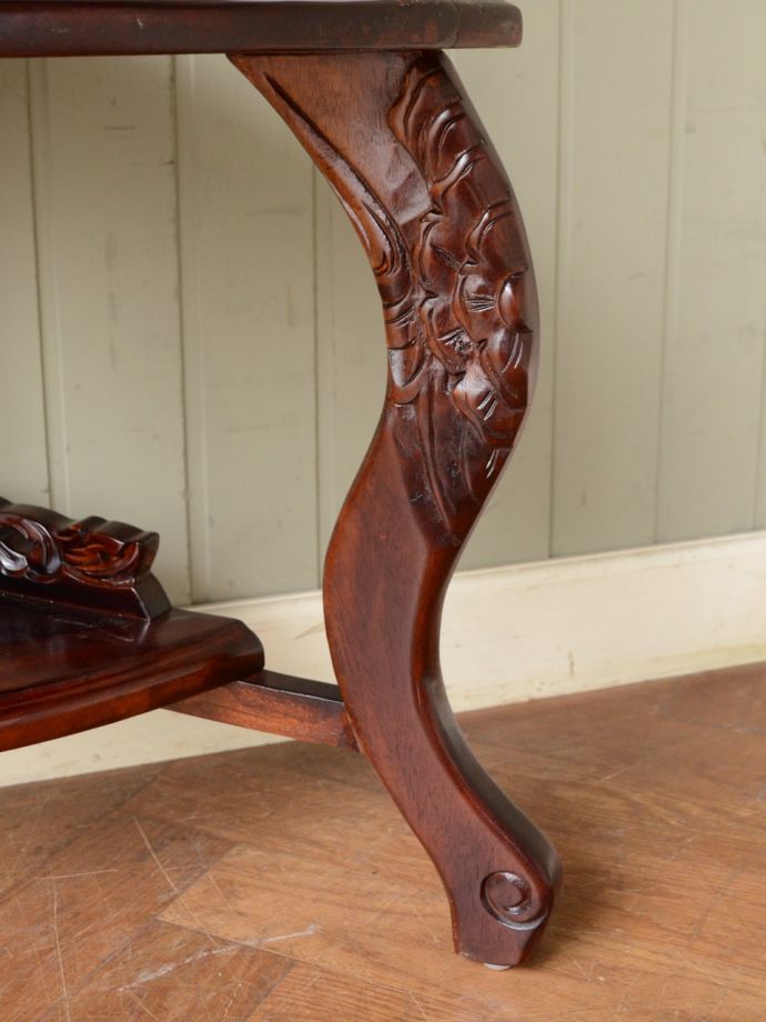 アンティーク風家具の脚