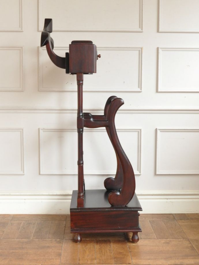 コートラックの側面