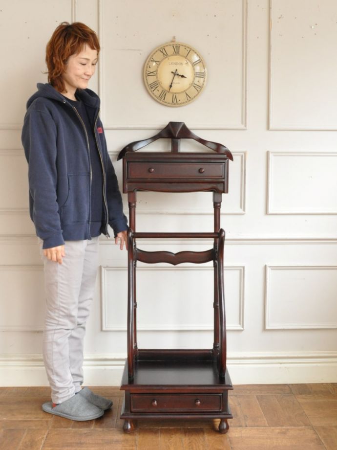 アンティーク風のおしゃれなコートラック