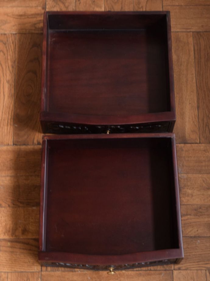 アンティーク風サイドチェストの引き出し