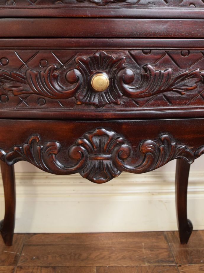 アンティーク風のおしゃれなサイドチェスト、優雅な猫足のスモール