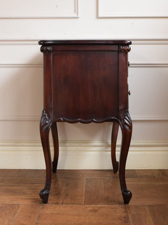 アンティーク風のおしゃれなサイドチェスト、優雅な猫足のスモール