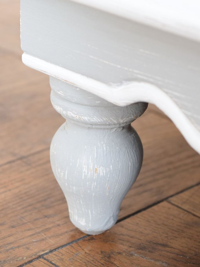 アンティーク風家具の脚