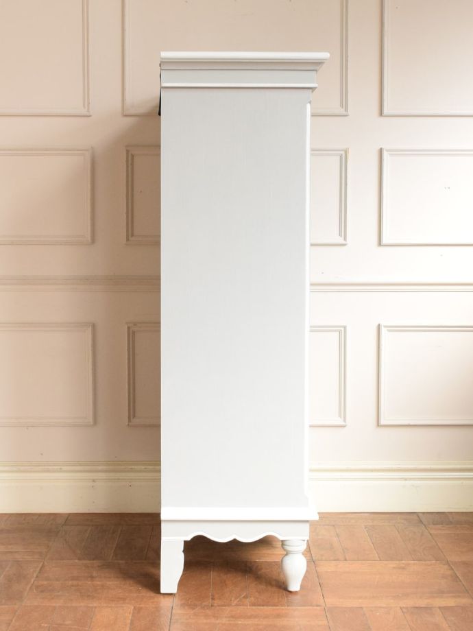 オープンキャビネットの横