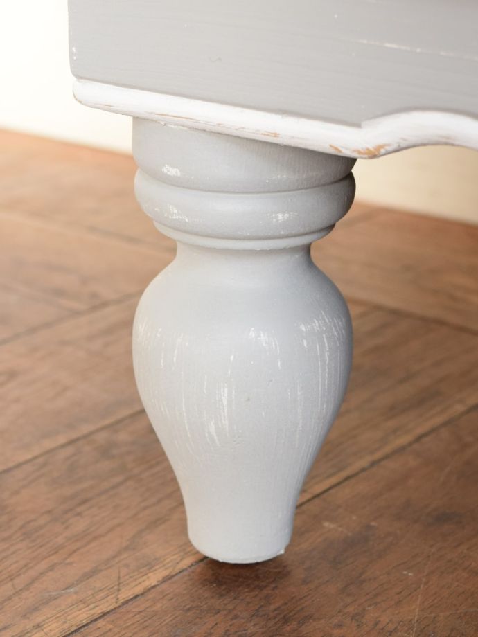 アンティーク風家具の脚