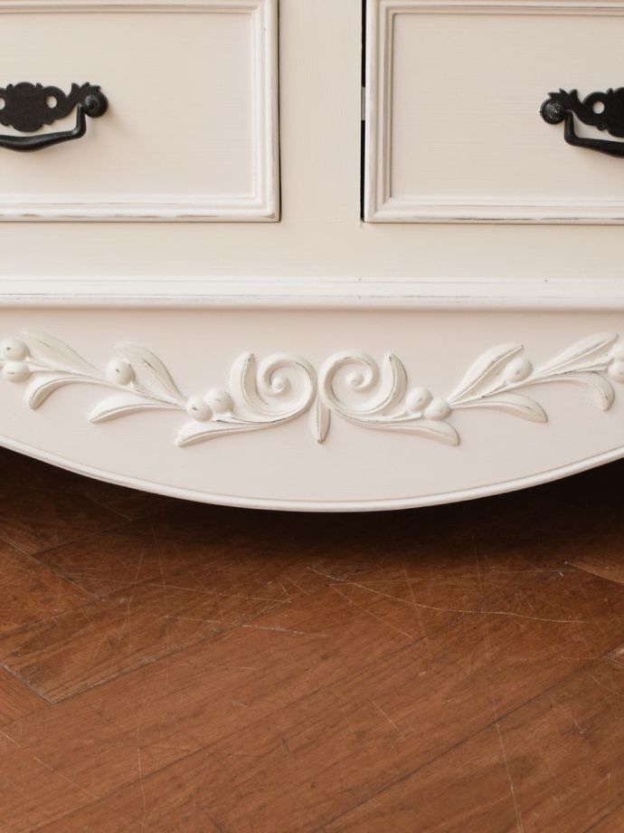 アンティーク風家具の装飾