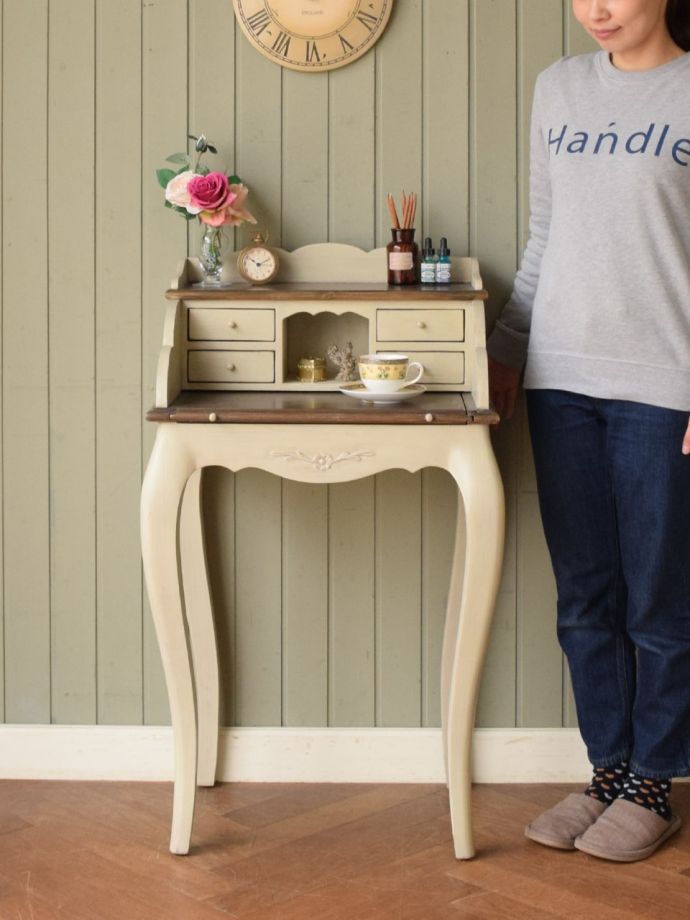 アンティーク風のおしゃれなデスク