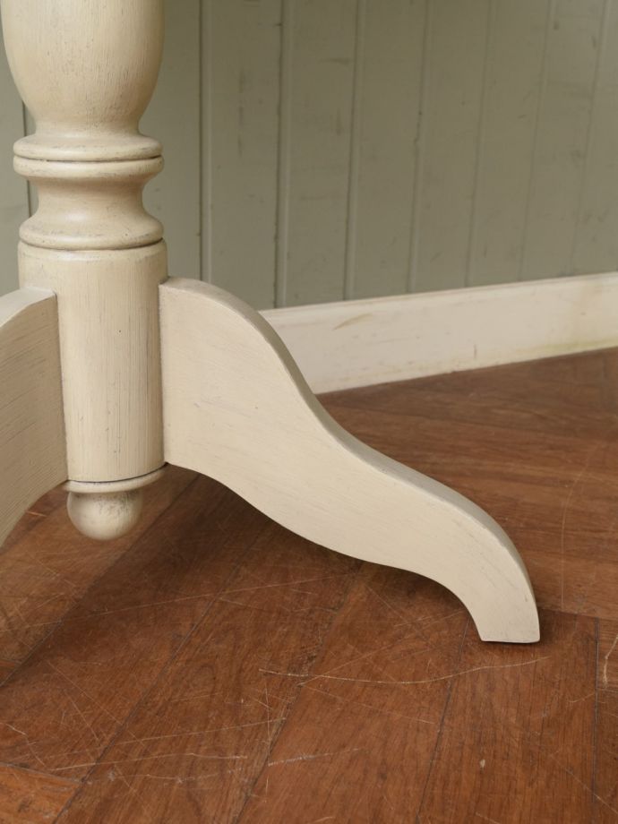 アンティーク風家具の脚