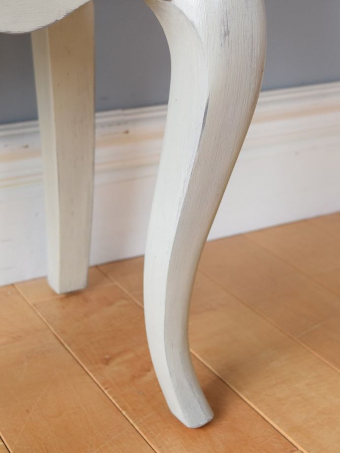 サイドチェストの脚