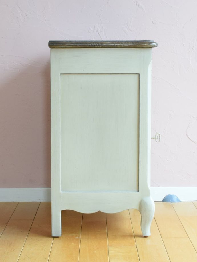 サイドキャビネットの側面