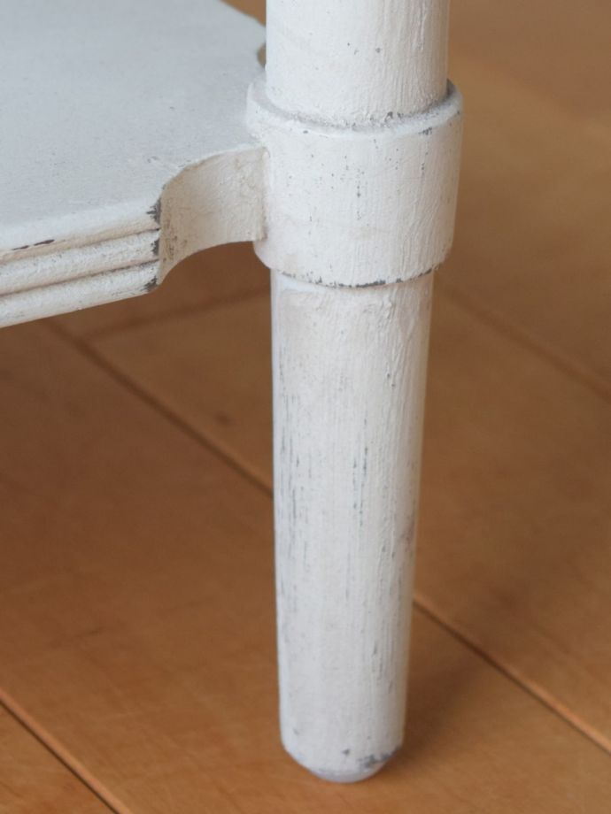 サイドチェストの脚