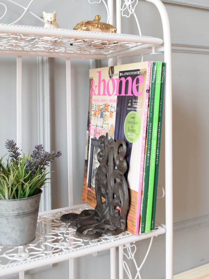 収納たっぷりのアイアンの家具