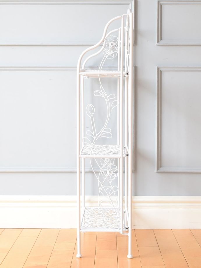 アンティーク風家具の横